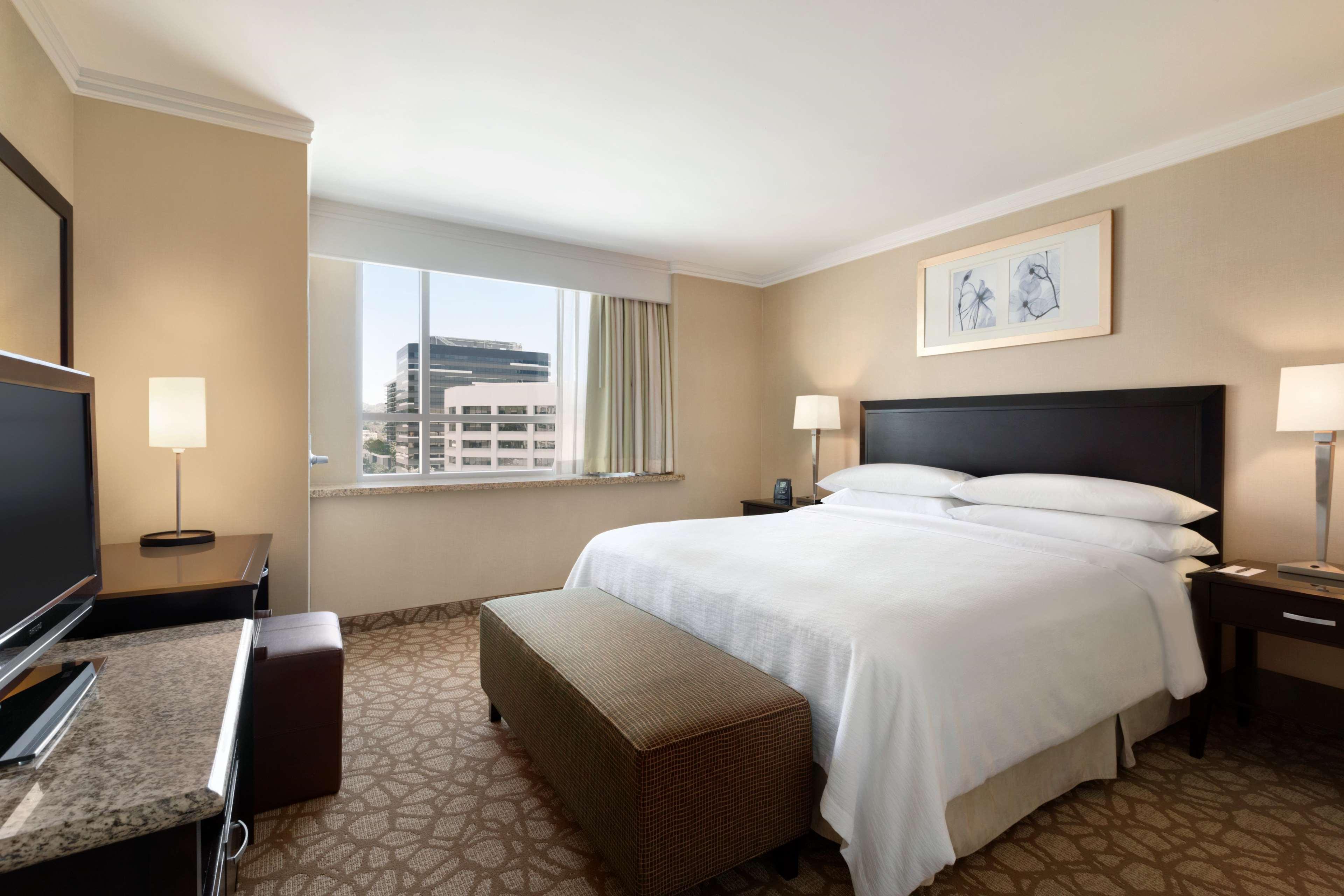 Embassy Suites Los Angeles Глендейл Экстерьер фото