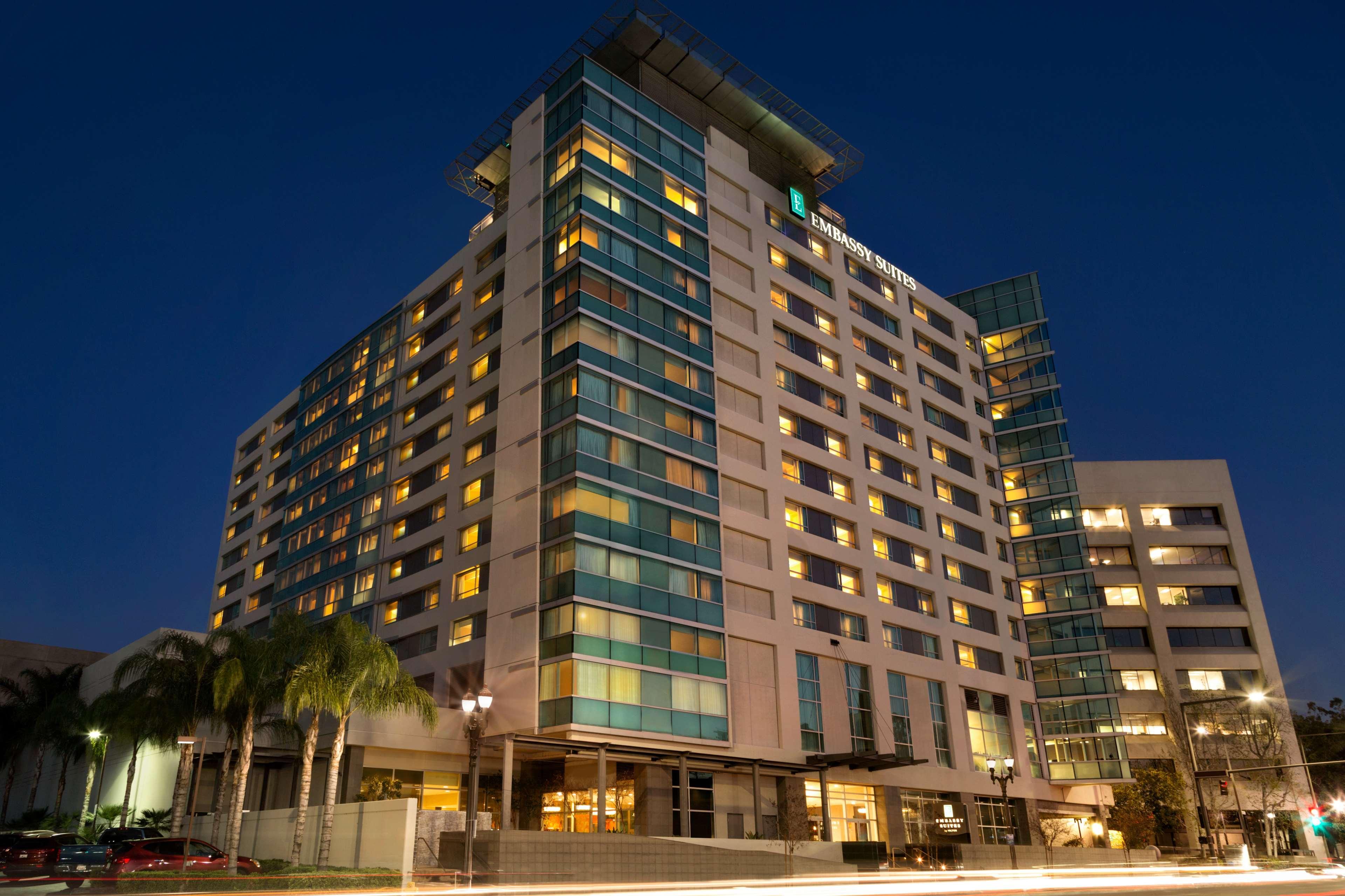 Embassy Suites Los Angeles Глендейл Экстерьер фото