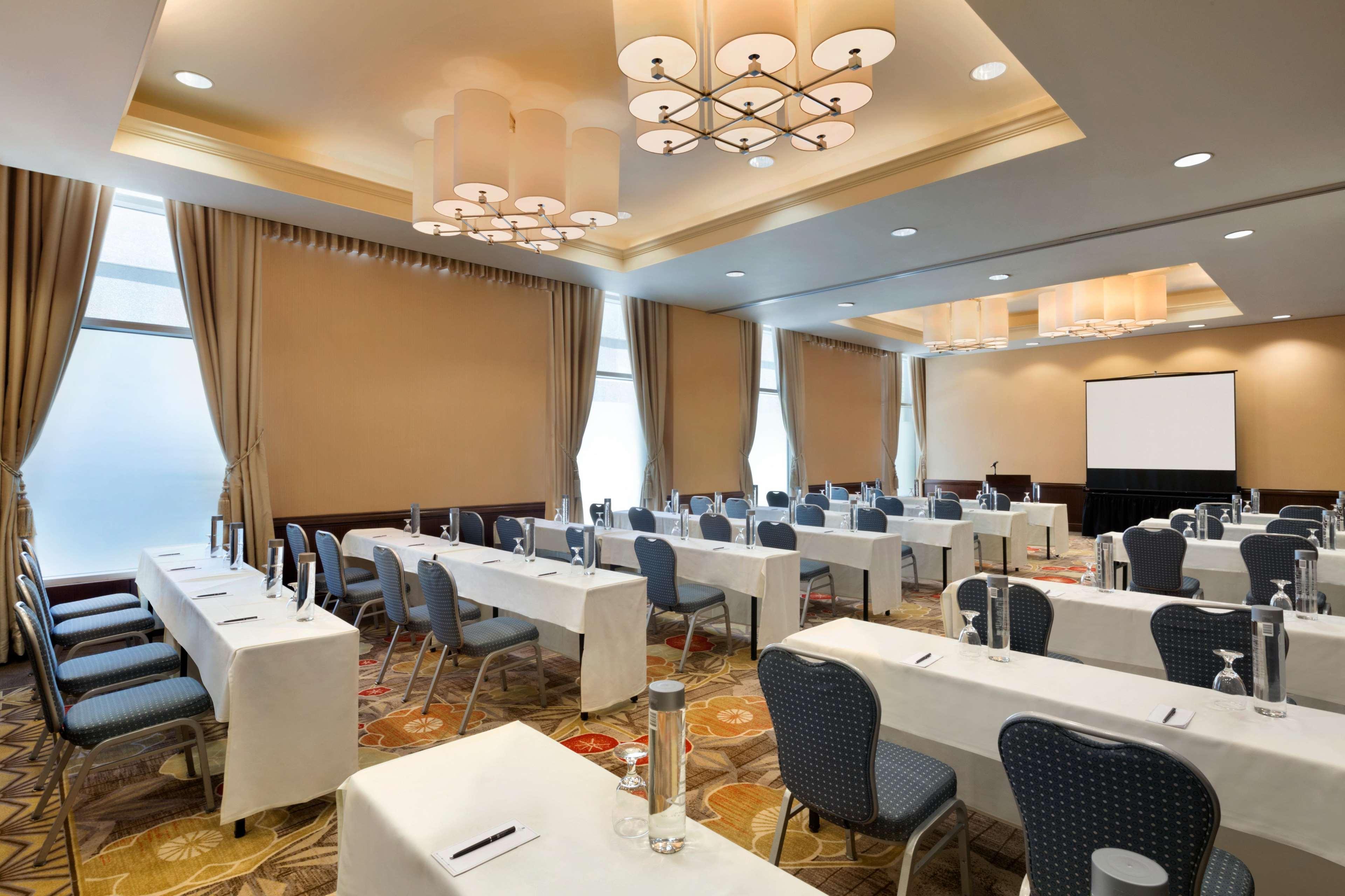 Embassy Suites Los Angeles Глендейл Экстерьер фото