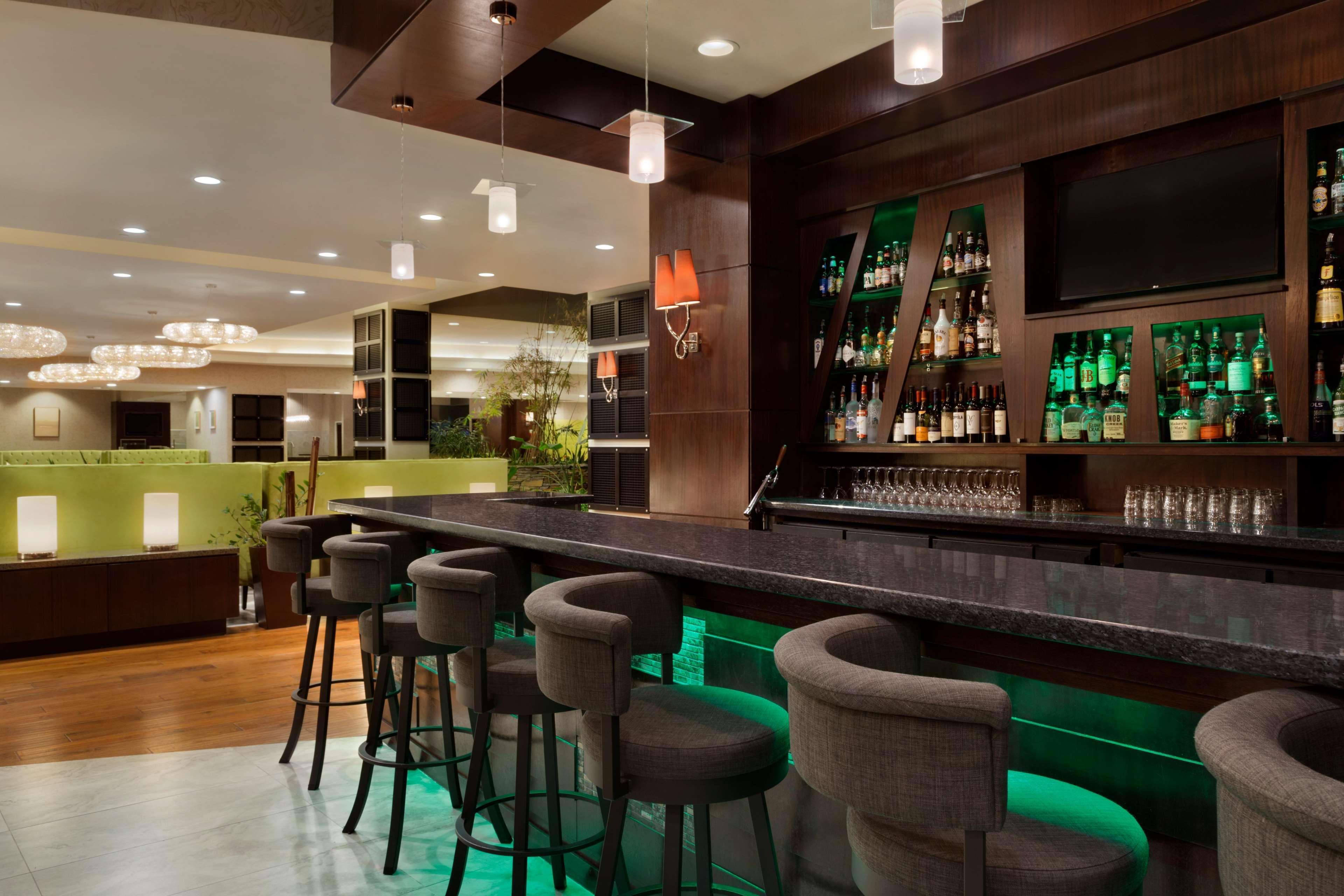 Embassy Suites Los Angeles Глендейл Экстерьер фото
