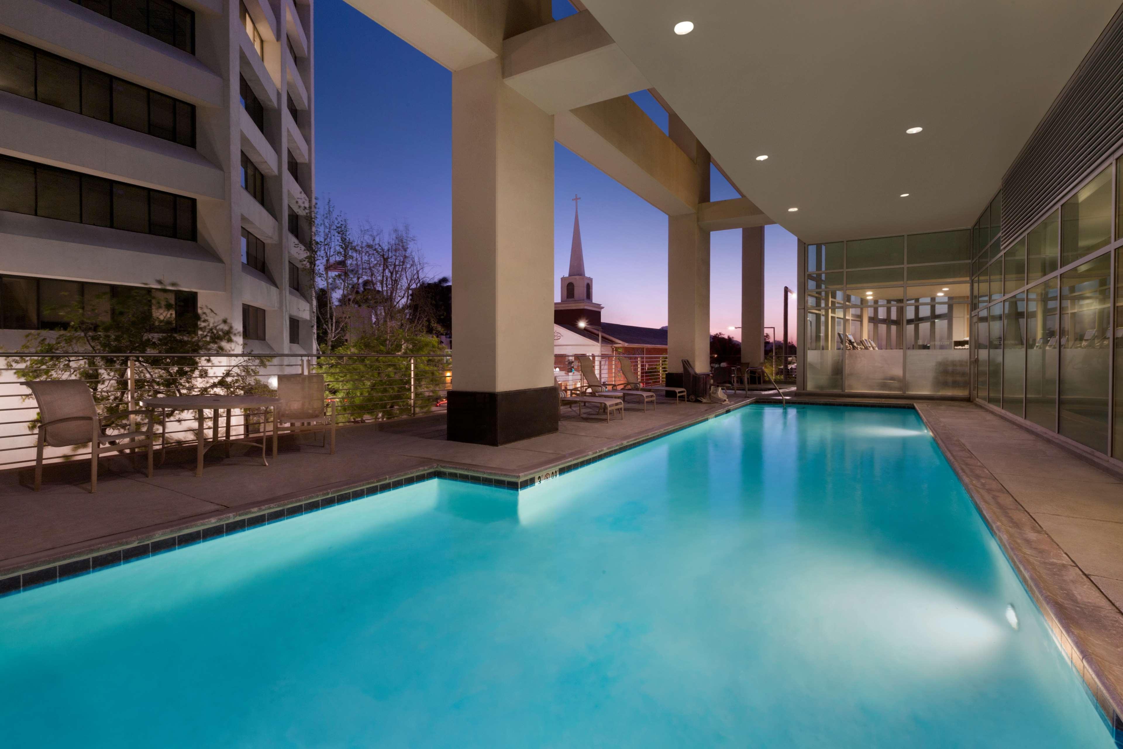Embassy Suites Los Angeles Глендейл Экстерьер фото