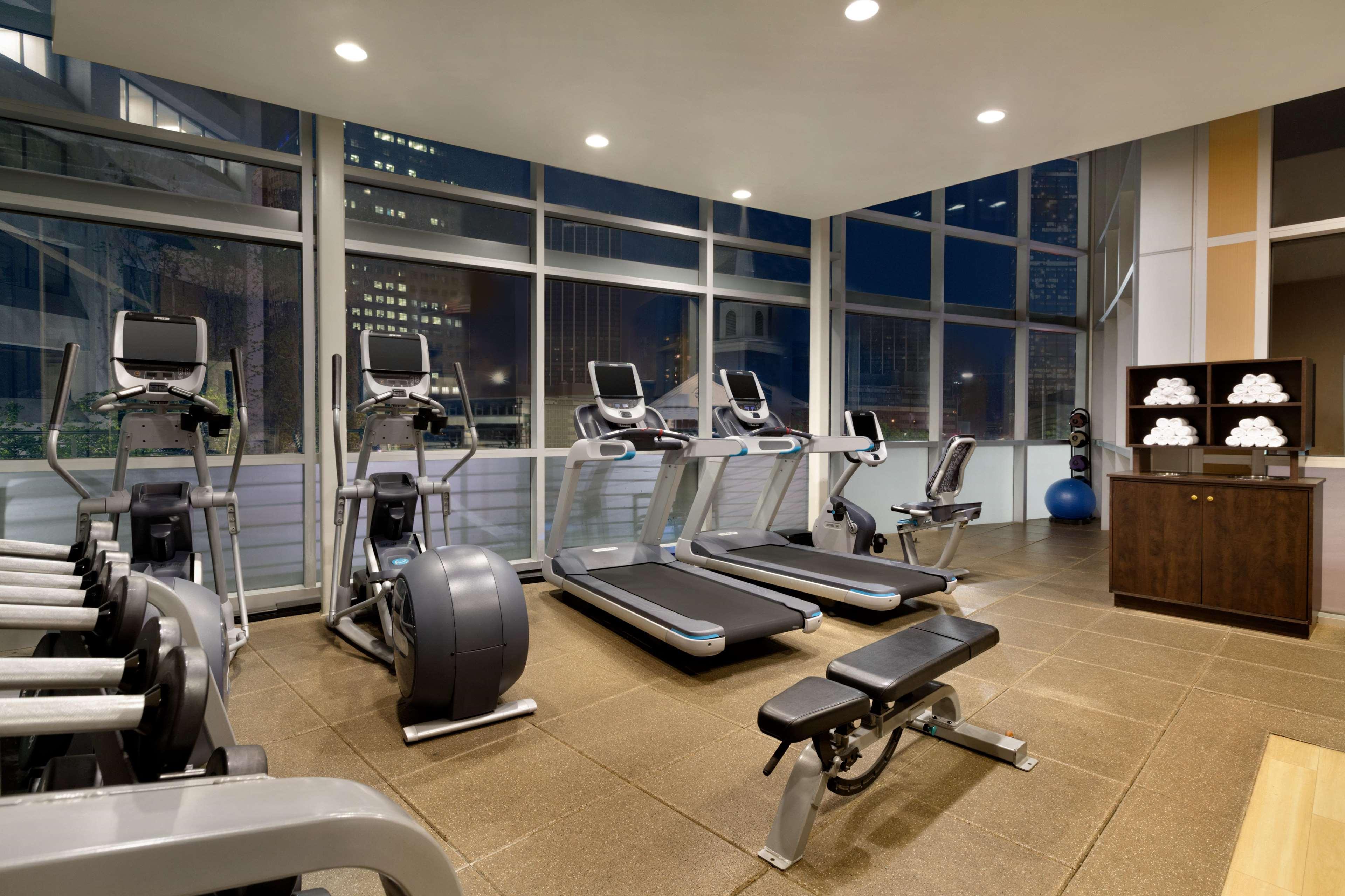 Embassy Suites Los Angeles Глендейл Экстерьер фото
