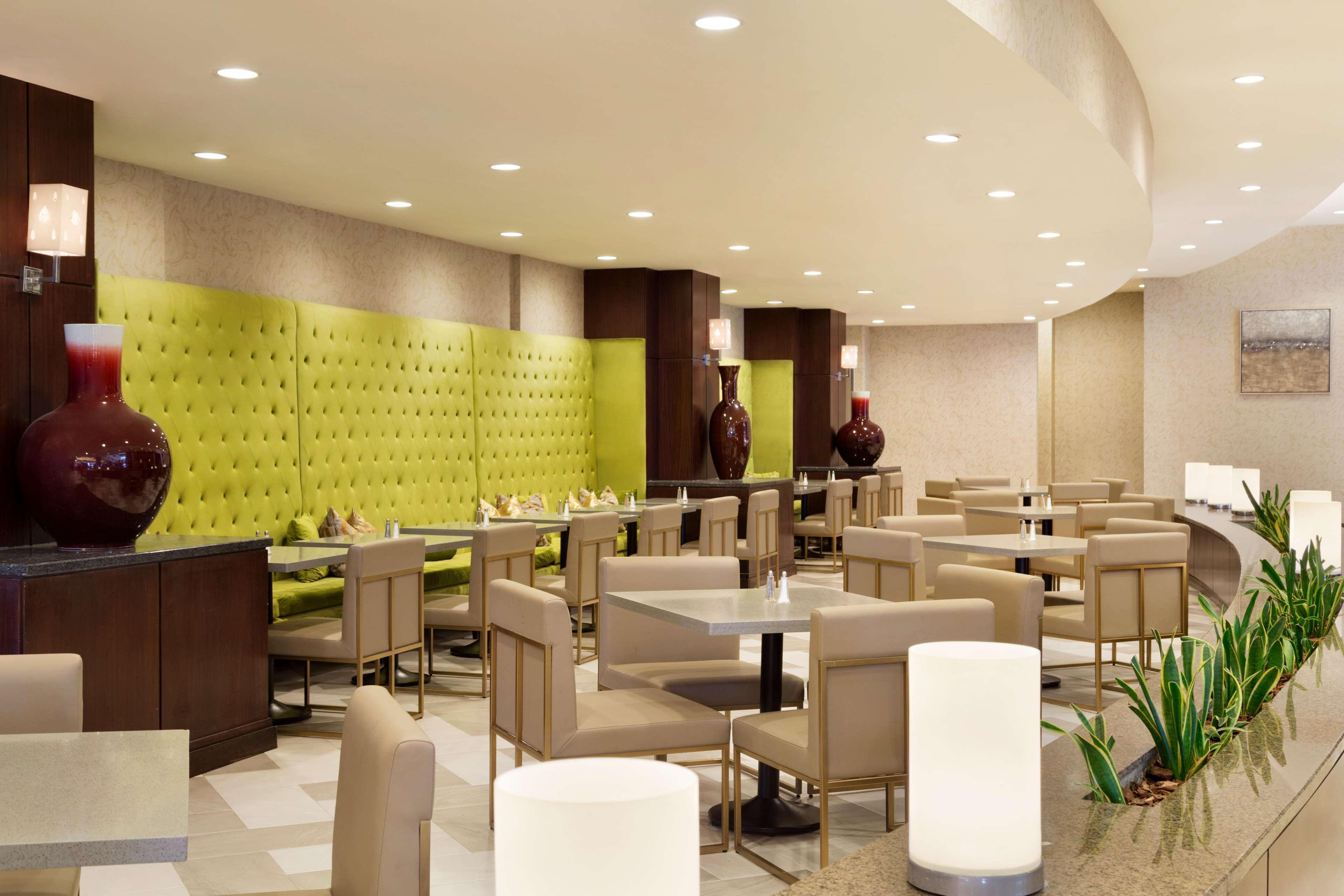 Embassy Suites Los Angeles Глендейл Экстерьер фото