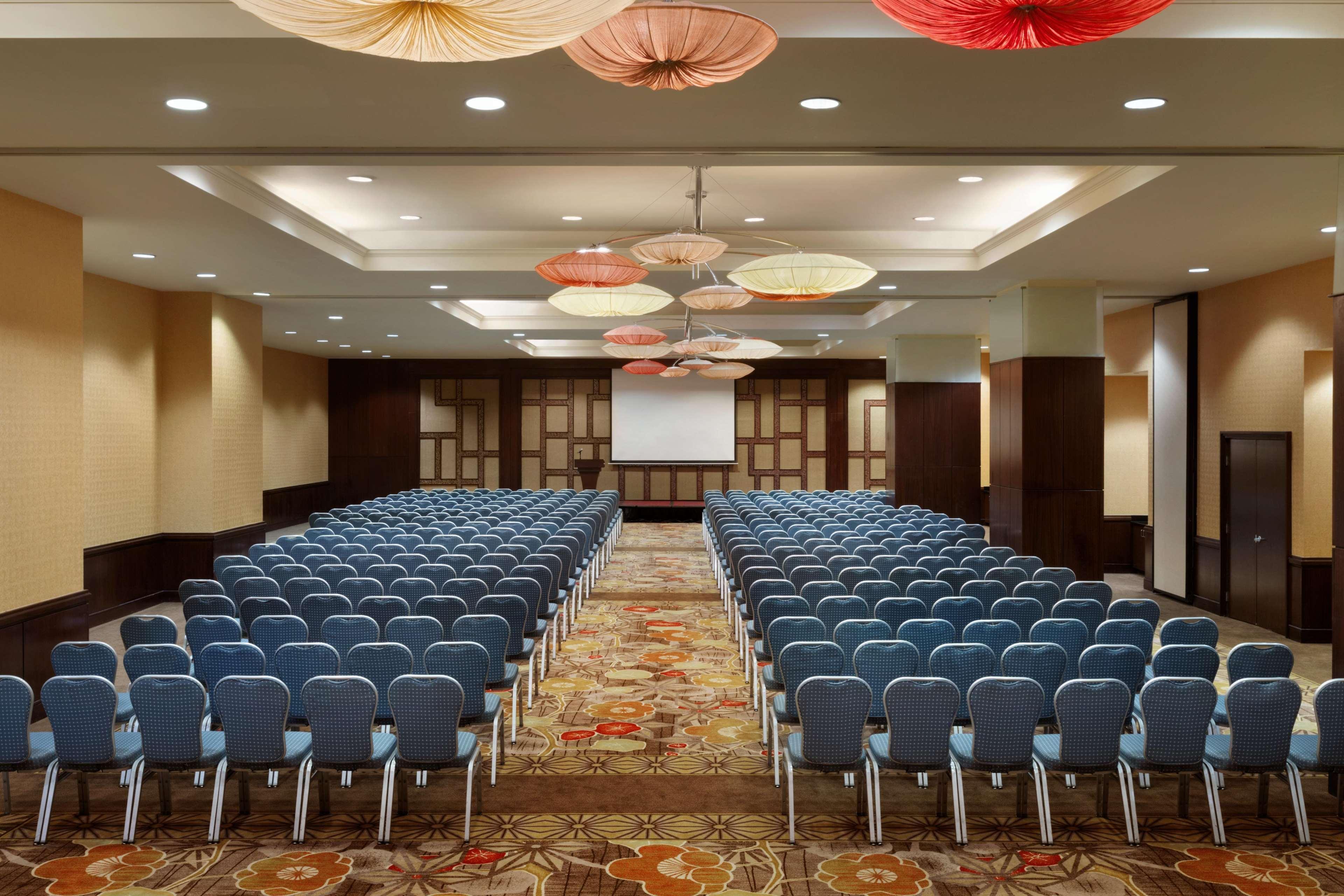 Embassy Suites Los Angeles Глендейл Экстерьер фото