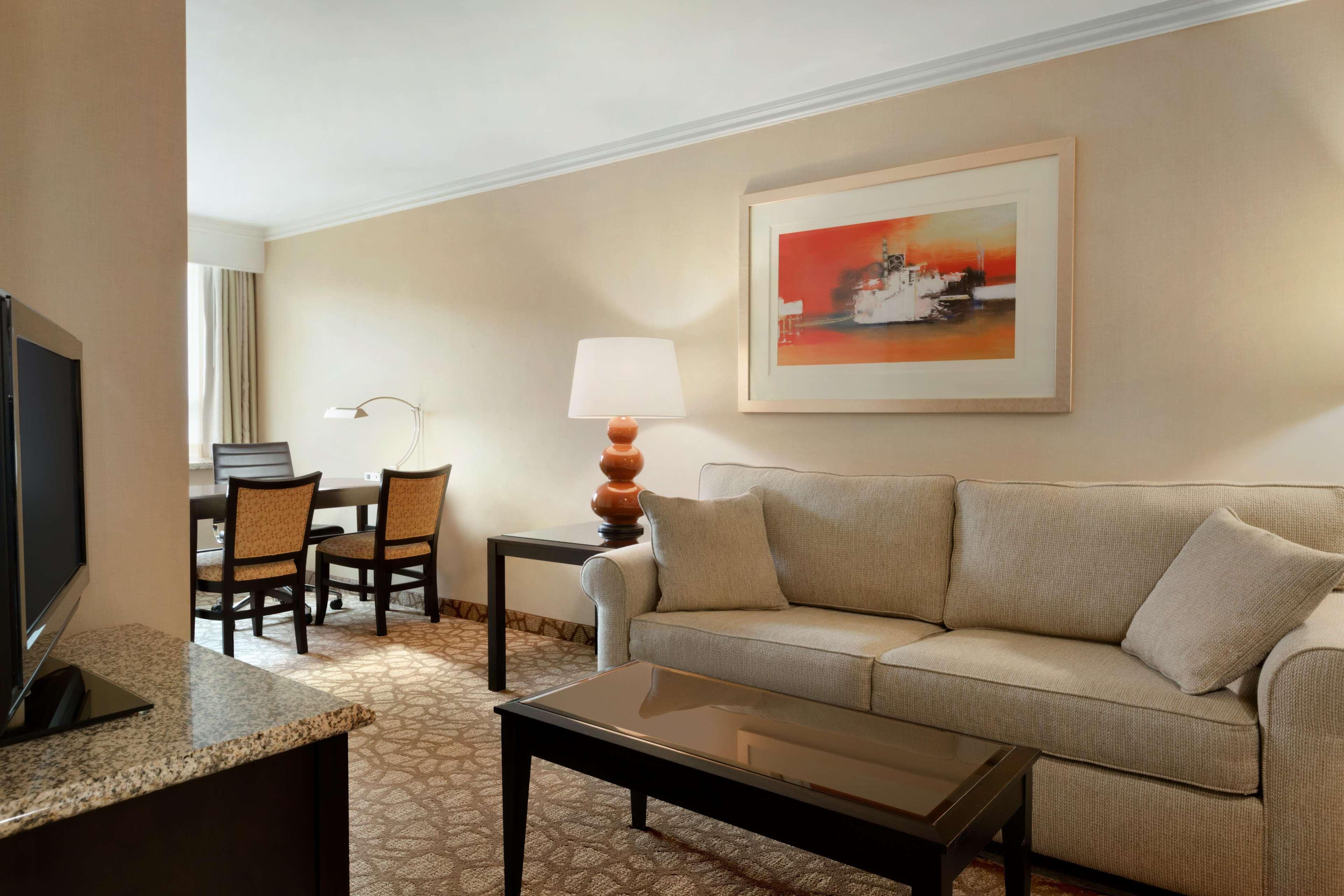 Embassy Suites Los Angeles Глендейл Экстерьер фото