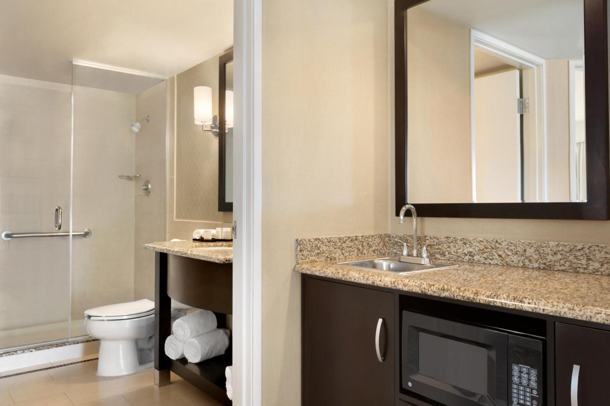 Embassy Suites Los Angeles Глендейл Экстерьер фото