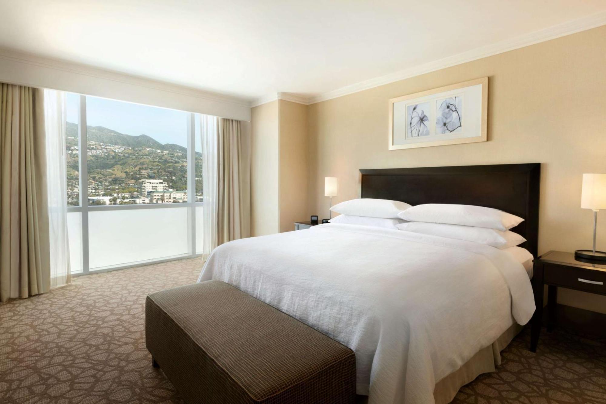 Embassy Suites Los Angeles Глендейл Экстерьер фото