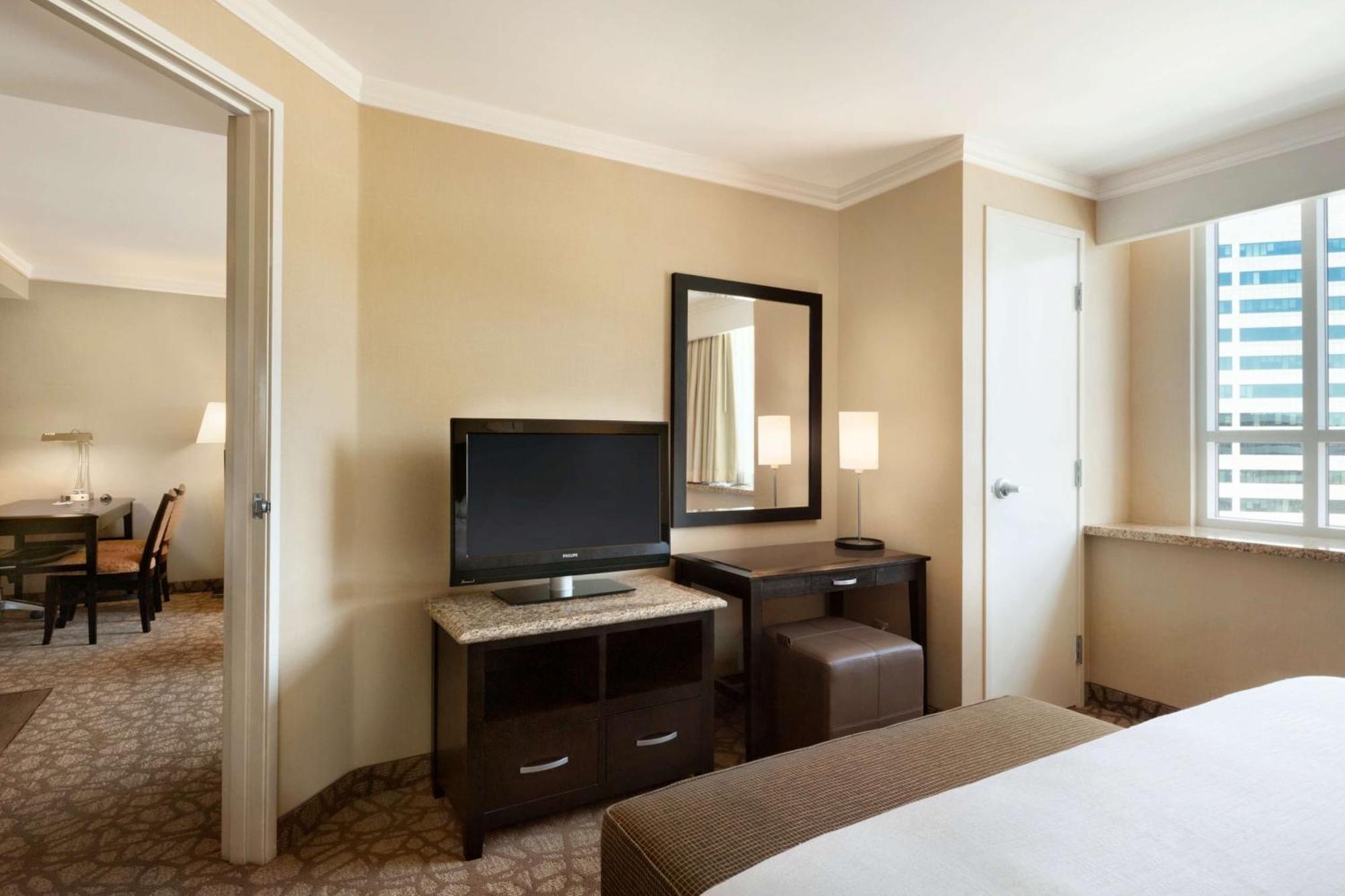 Embassy Suites Los Angeles Глендейл Экстерьер фото