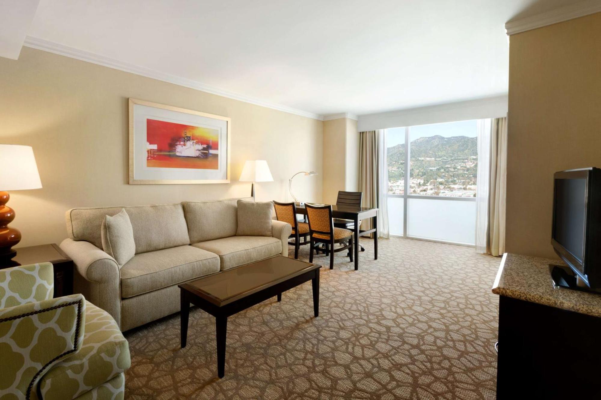 Embassy Suites Los Angeles Глендейл Экстерьер фото