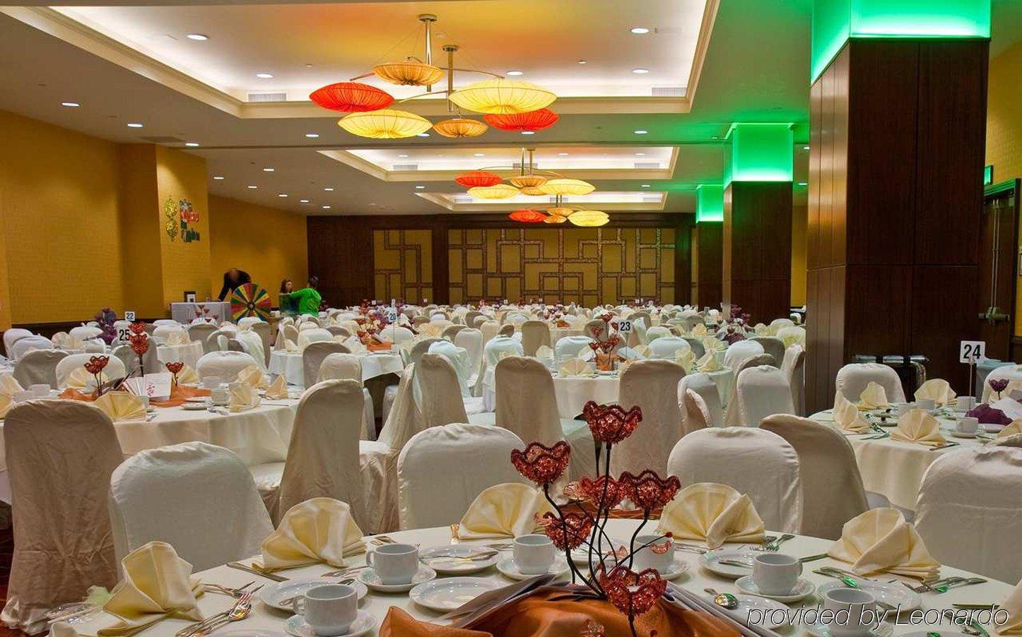 Embassy Suites Los Angeles Глендейл Экстерьер фото