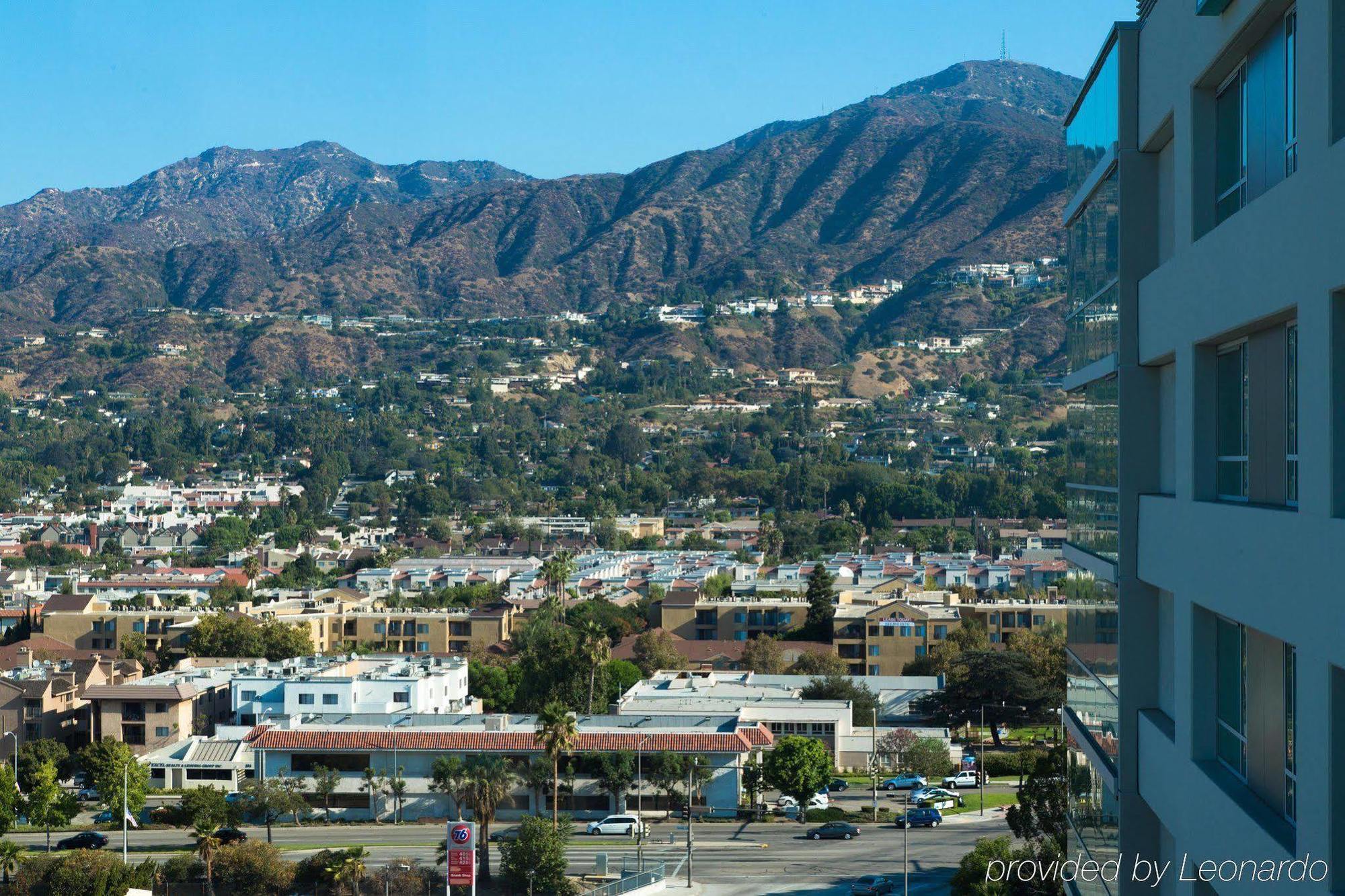 Embassy Suites Los Angeles Глендейл Экстерьер фото