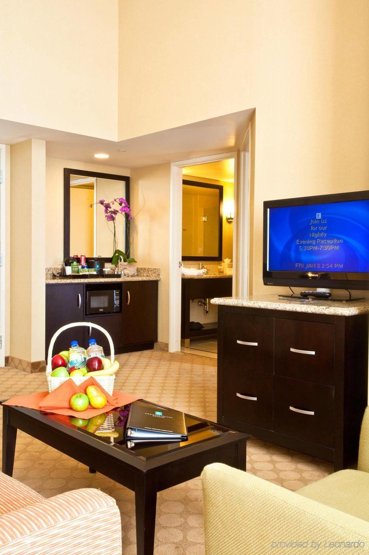 Embassy Suites Los Angeles Глендейл Номер фото